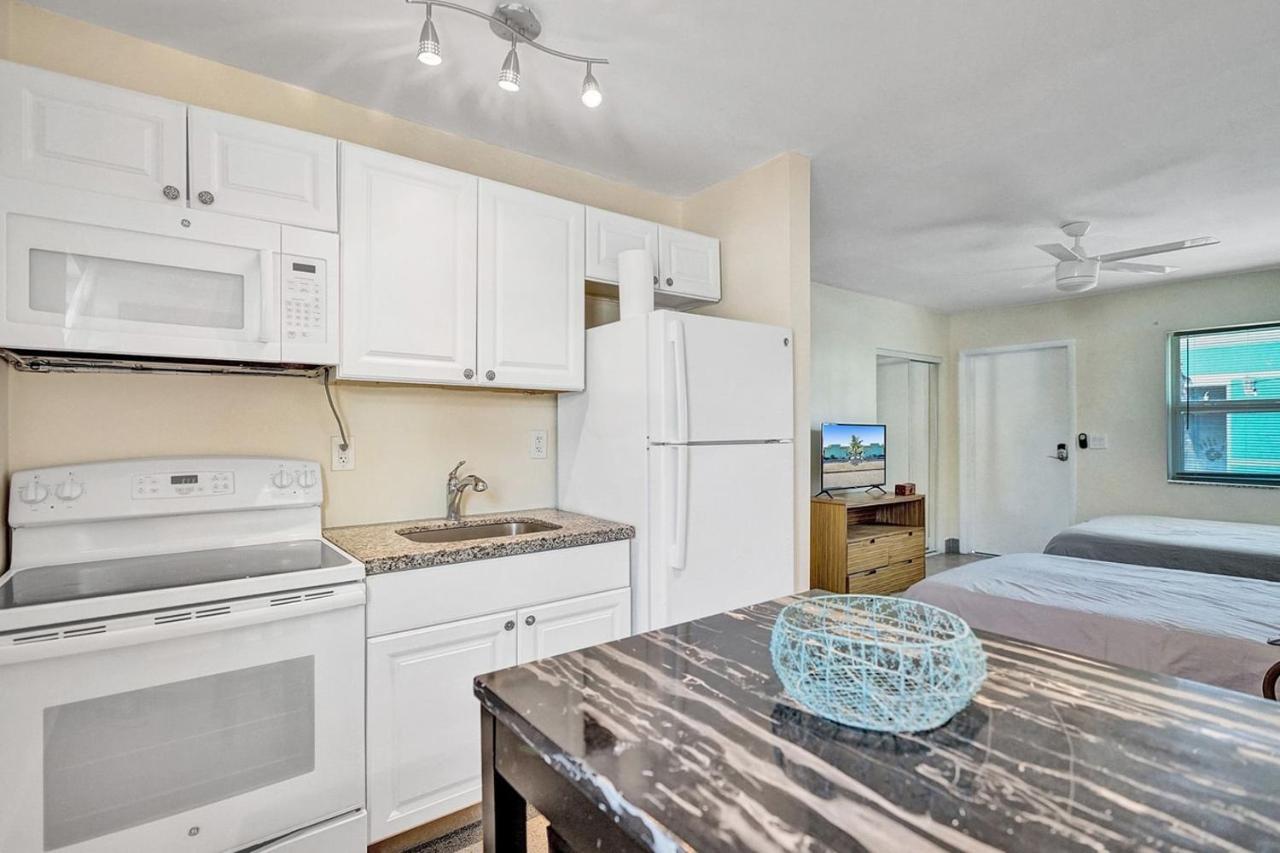 Downtown Hollywood Holiday Retreat Dania Beach Apartment ภายนอก รูปภาพ